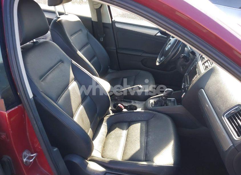 Photo 5 of 2017 Volkswagen Jetta 1.4T SE (VIN 3VWDB7AJ9HM323142)