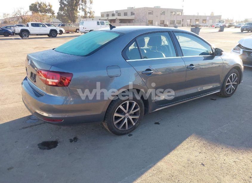 Photo 4 of 2017 Volkswagen Jetta 1.4T SE (VIN 3VWDB7AJ9HM406246)