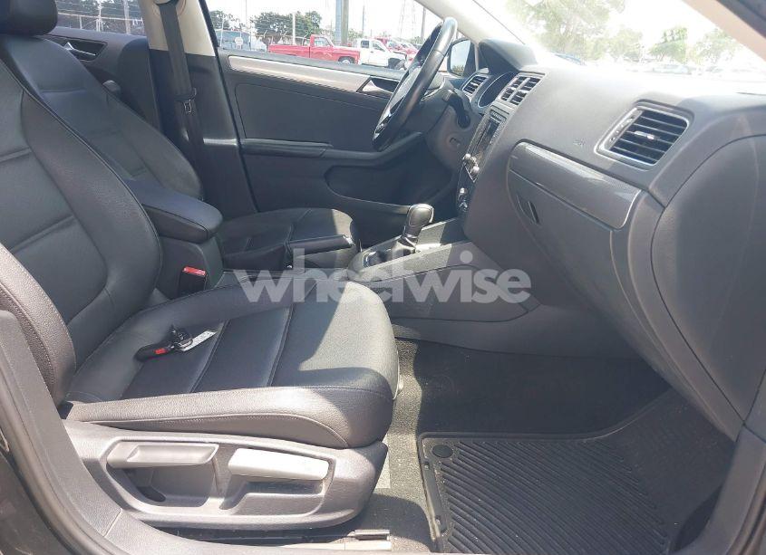 Photo 5 of 2017 Volkswagen Jetta 1.4T SE (VIN 3VWDB7AJXHM201714)