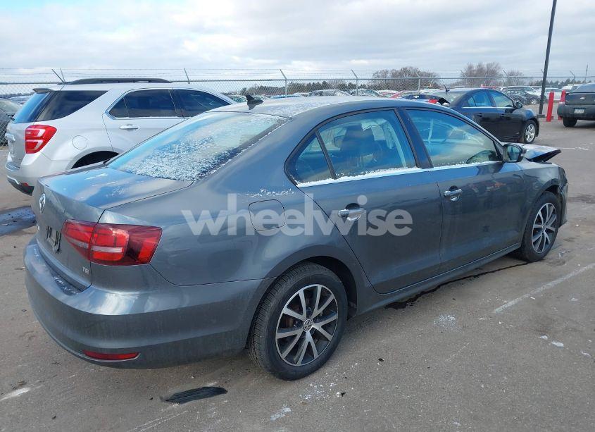 Photo 4 of 2017 Volkswagen Jetta 1.4T SE (VIN 3VWDB7AJXHM231800)