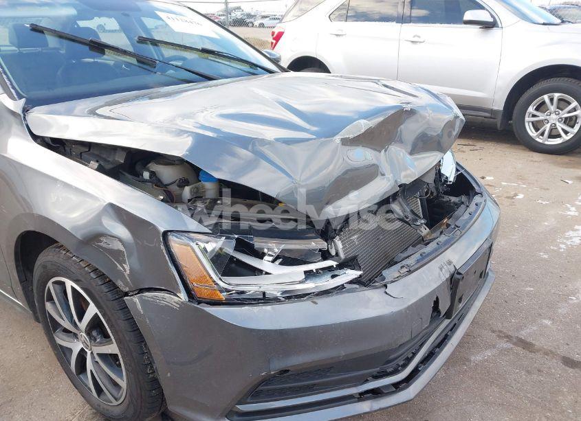 Photo 6 of 2017 Volkswagen Jetta 1.4T SE (VIN 3VWDB7AJXHM231800)