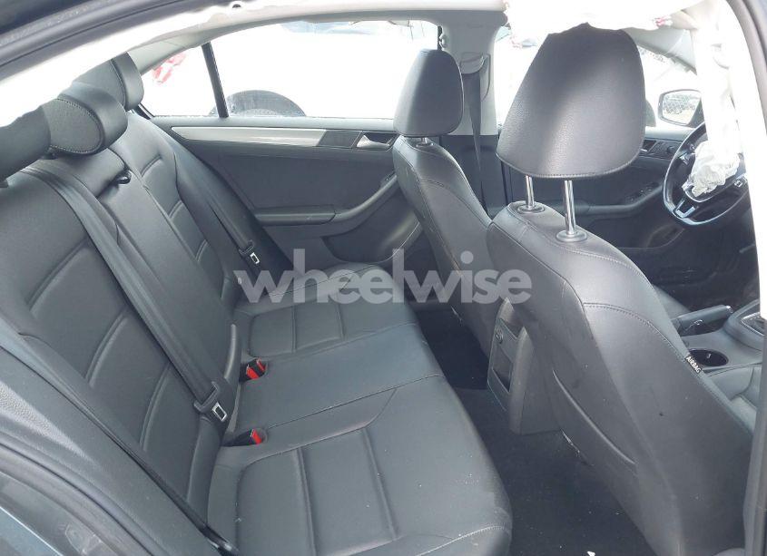 Photo 8 of 2017 Volkswagen Jetta 1.4T SE (VIN 3VWDB7AJXHM231800)