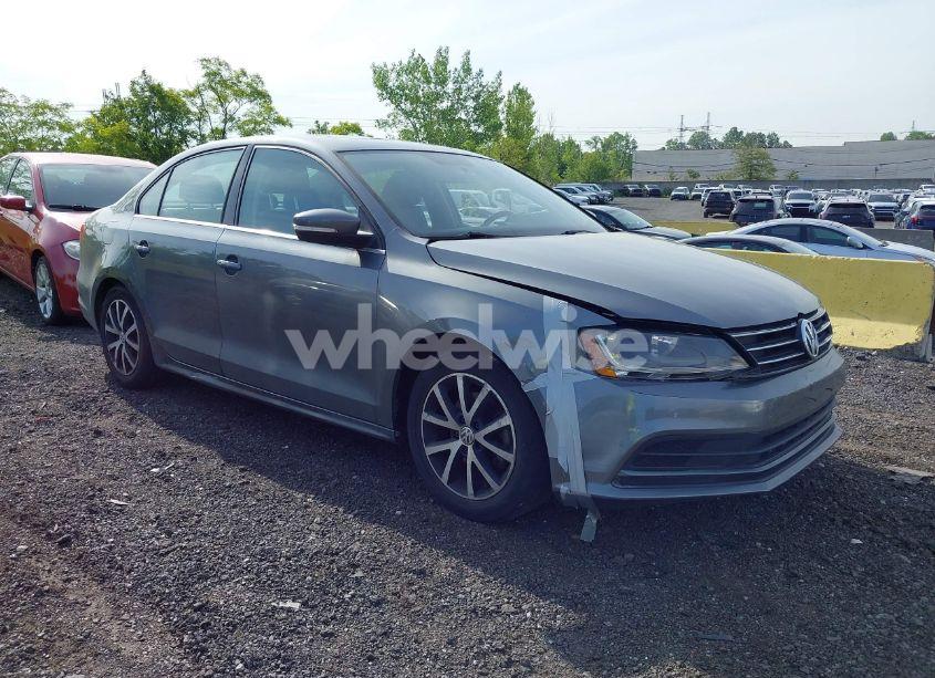 2017 Volkswagen Jetta 1.4T SE (VIN 3VWDB7AJXHM307368) main photo