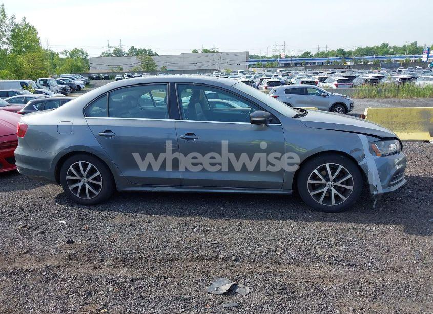 Photo 13 of 2017 Volkswagen Jetta 1.4T SE (VIN 3VWDB7AJXHM307368)
