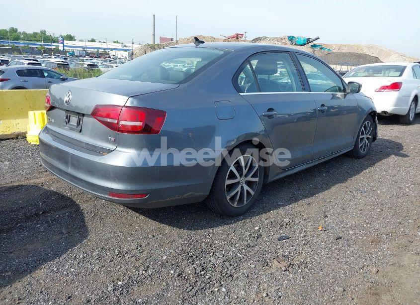 Photo 4 of 2017 Volkswagen Jetta 1.4T SE (VIN 3VWDB7AJXHM307368)