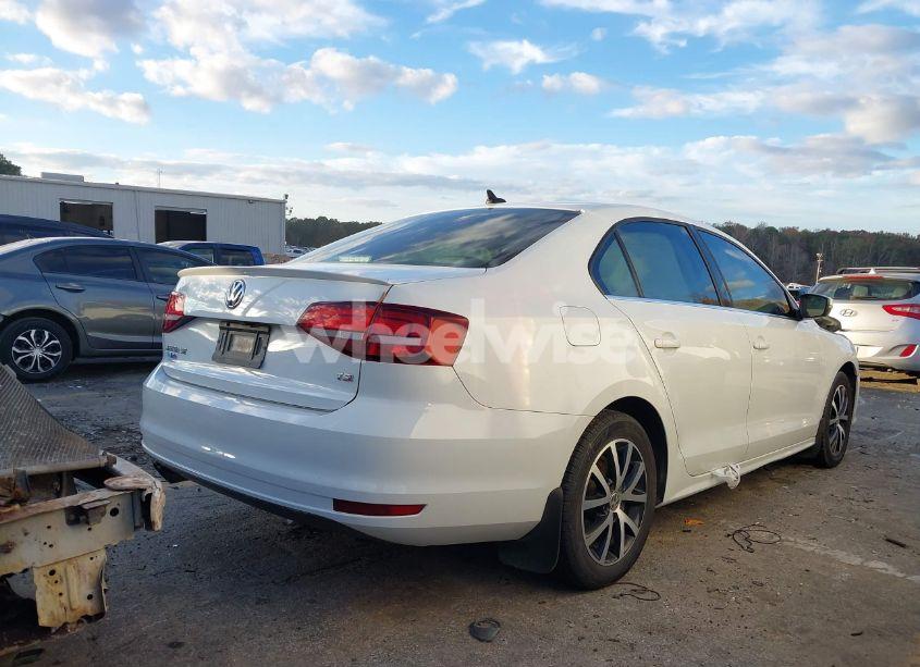Photo 4 of 2017 Volkswagen Jetta 1.4T SE (VIN 3VWDB7AJXHM335123)