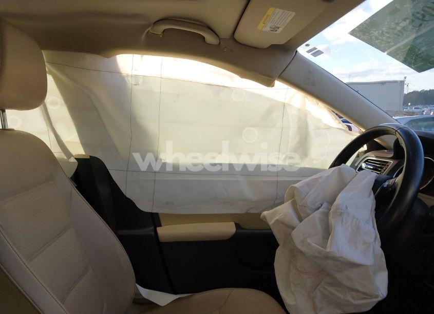 Photo 5 of 2017 Volkswagen Jetta 1.4T SE (VIN 3VWDB7AJXHM335123)