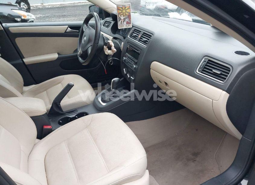 Photo 5 of 2012 Volkswagen Jetta 2.5L SE (VIN 3VWDP7AJ0CM068889)