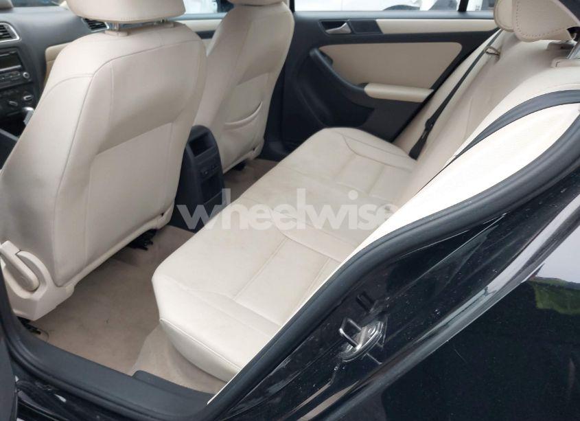 Photo 8 of 2012 Volkswagen Jetta 2.5L SE (VIN 3VWDP7AJ0CM068889)