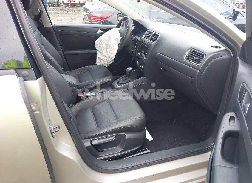 Photo 5 of 2012 Volkswagen Jetta 2.5L SE (VIN 3VWDP7AJ0CM128119)