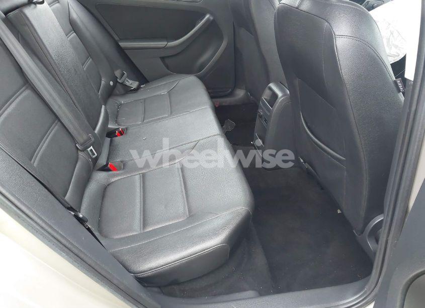 Photo 8 of 2012 Volkswagen Jetta 2.5L SE (VIN 3VWDP7AJ0CM128119)