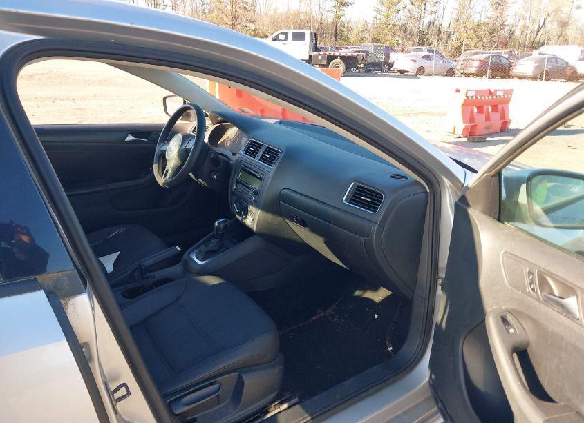 Photo 5 of 2012 Volkswagen Jetta 2.5L SE (VIN 3VWDP7AJ0CM130386)