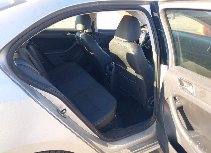 Photo 8 of 2012 Volkswagen Jetta 2.5L SE (VIN 3VWDP7AJ0CM130386)