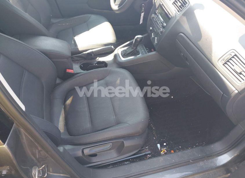 Photo 5 of 2012 Volkswagen Jetta 2.5L SE (VIN 3VWDP7AJ0CM309754)