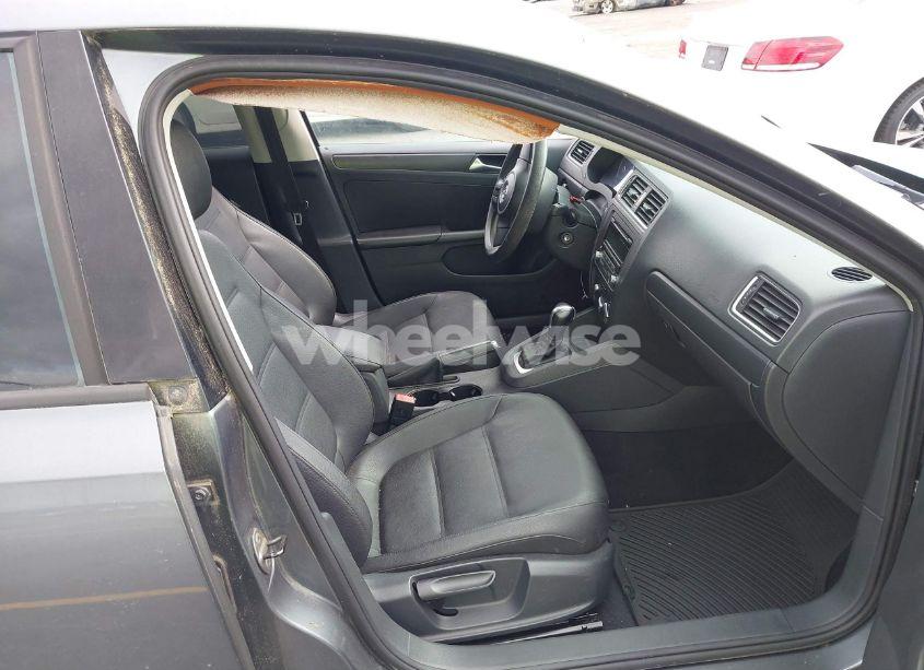 Photo 5 of 2012 Volkswagen Jetta 2.5L SE (VIN 3VWDP7AJ0CM311651)