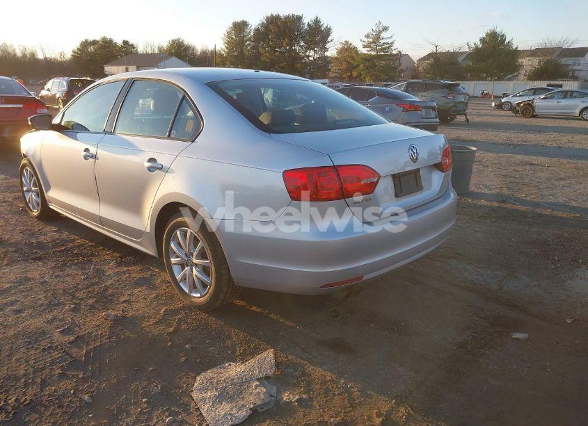 Photo 3 of 2012 Volkswagen Jetta 2.5L SE (VIN 3VWDP7AJ0CM339613)