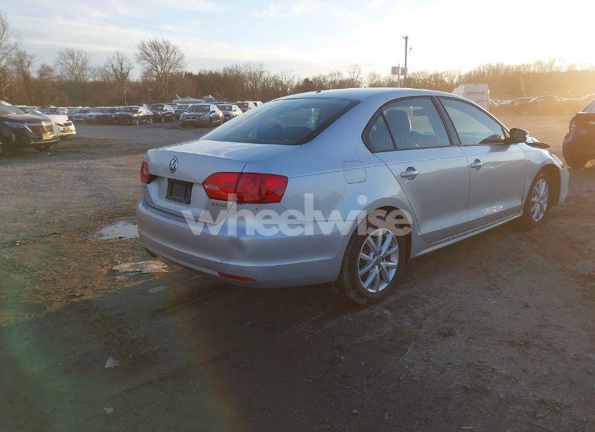 Photo 4 of 2012 Volkswagen Jetta 2.5L SE (VIN 3VWDP7AJ0CM339613)