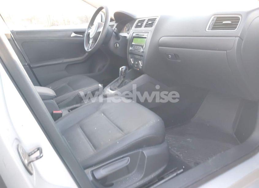 Photo 5 of 2012 Volkswagen Jetta 2.5L SE (VIN 3VWDP7AJ0CM339613)