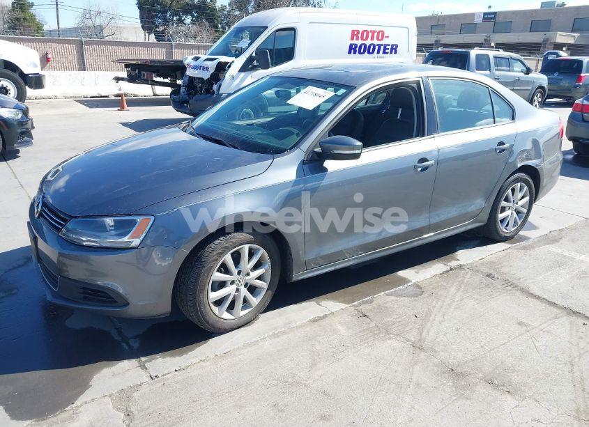 Photo 2 of 2012 Volkswagen Jetta 2.5L SE (VIN 3VWDP7AJ0CM401950)