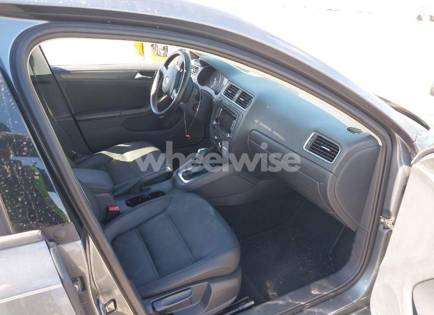 Photo 5 of 2012 Volkswagen Jetta 2.5L SE (VIN 3VWDP7AJ0CM401950)