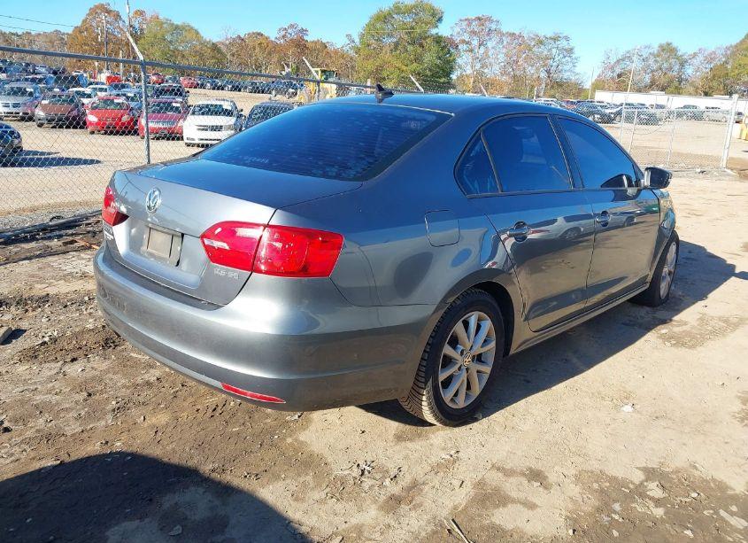Photo 4 of 2012 Volkswagen Jetta 2.5L SE (VIN 3VWDP7AJ0CM418750)