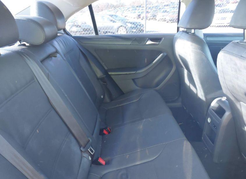 Photo 8 of 2012 Volkswagen Jetta 2.5L SE (VIN 3VWDP7AJ0CM418750)