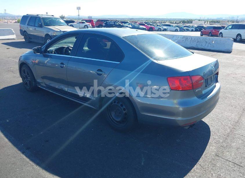 Photo 3 of 2013 Volkswagen Jetta 2.5L SE (VIN 3VWDP7AJ0DM253879)