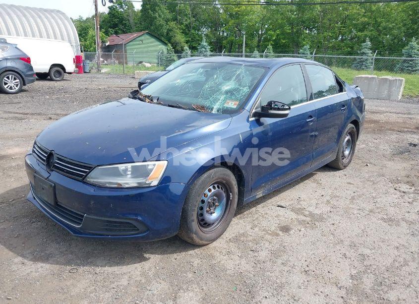 Photo 2 of 2013 Volkswagen Jetta 2.5L SE (VIN 3VWDP7AJ0DM292598)