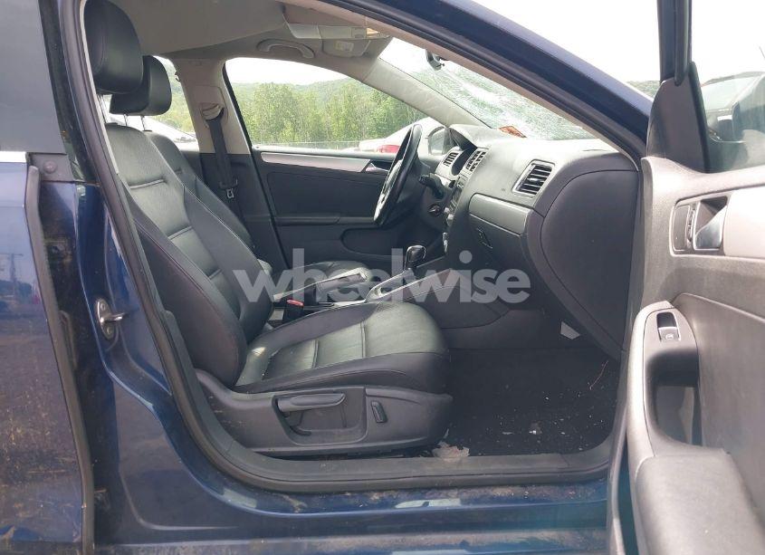 Photo 5 of 2013 Volkswagen Jetta 2.5L SE (VIN 3VWDP7AJ0DM292598)