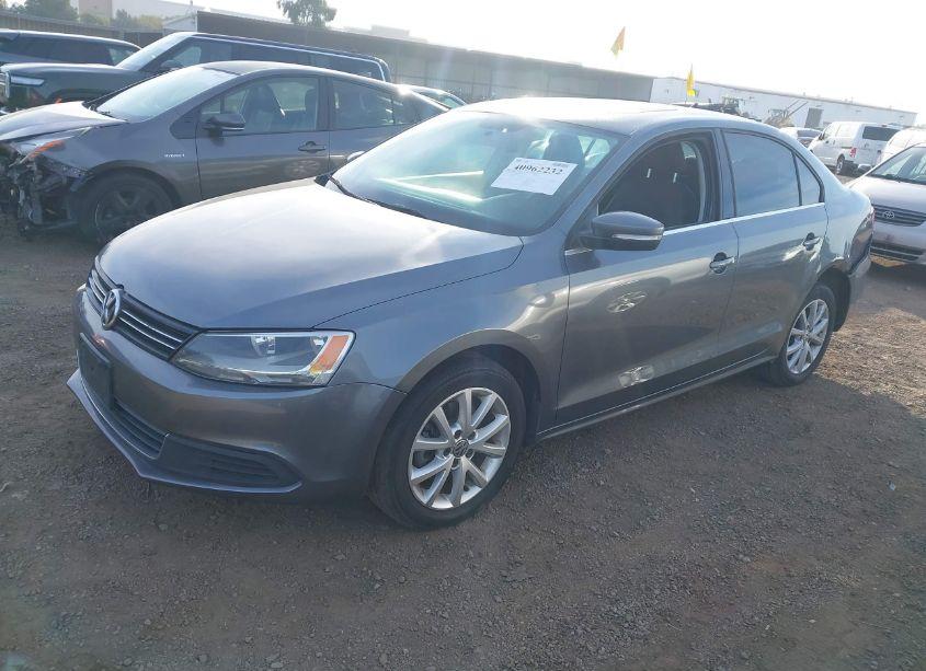 Photo 2 of 2013 Volkswagen Jetta 2.5L SE (VIN 3VWDP7AJ0DM350693)