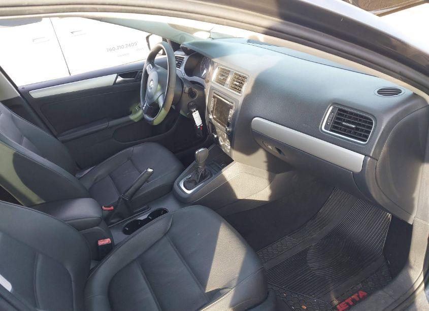 Photo 4 of 2013 Volkswagen Jetta 2.5L SE (VIN 3VWDP7AJ0DM350693)