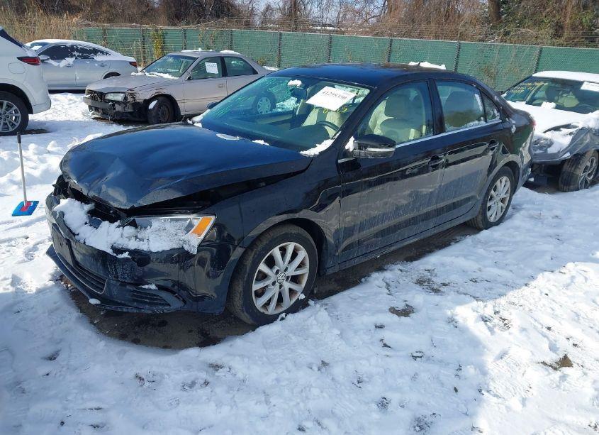 Photo 2 of 2013 Volkswagen Jetta 2.5L SE (VIN 3VWDP7AJ0DM355537)