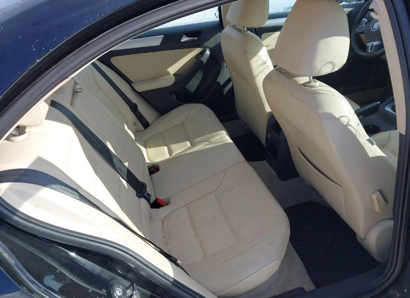Photo 8 of 2013 Volkswagen Jetta 2.5L SE (VIN 3VWDP7AJ0DM355537)
