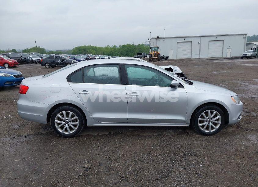 Photo 13 of 2013 Volkswagen Jetta 2.5L SE (VIN 3VWDP7AJ0DM363220)