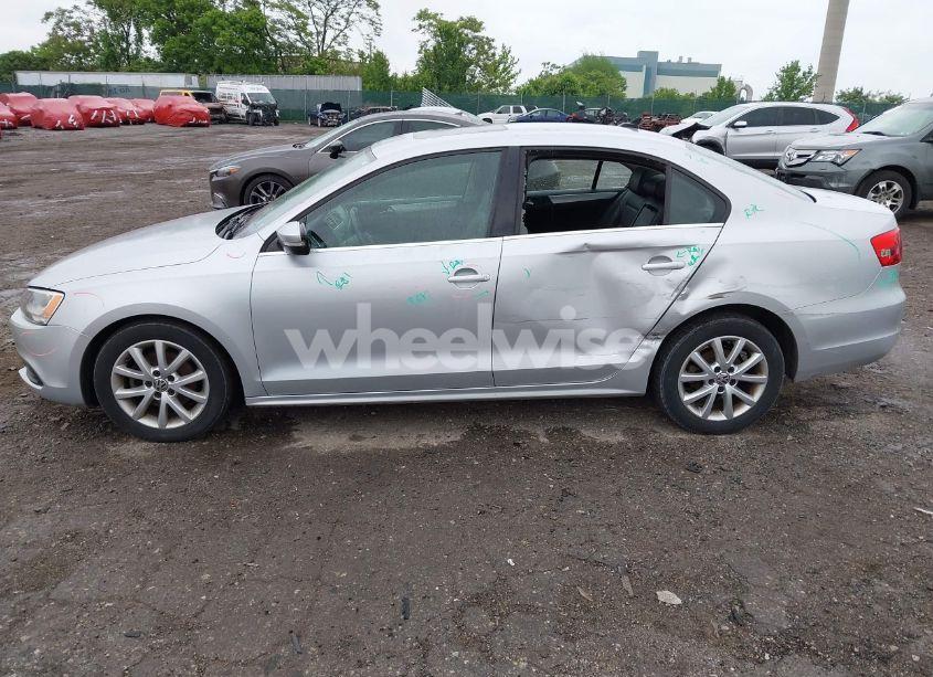 Photo 14 of 2013 Volkswagen Jetta 2.5L SE (VIN 3VWDP7AJ0DM363220)