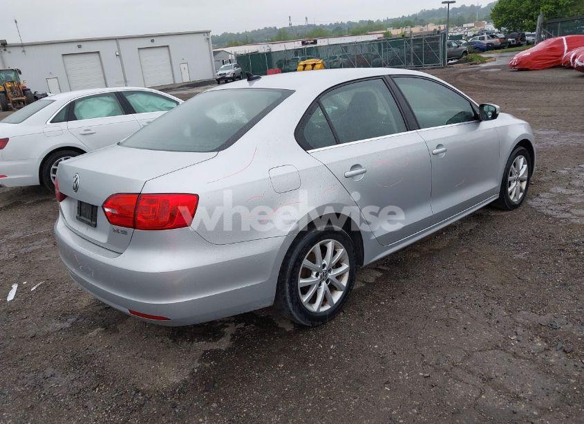 Photo 4 of 2013 Volkswagen Jetta 2.5L SE (VIN 3VWDP7AJ0DM363220)