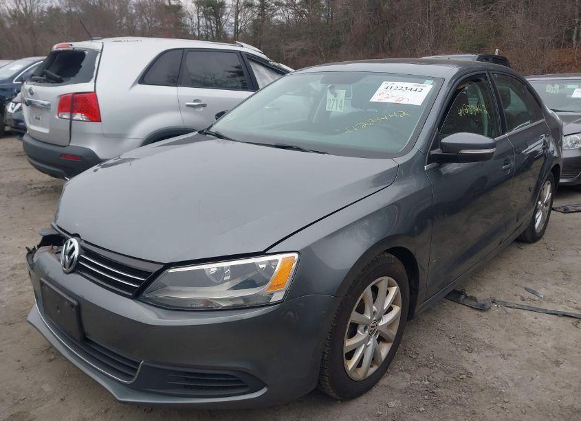 Photo 2 of 2013 Volkswagen Jetta 2.5L SE (VIN 3VWDP7AJ0DM365730)