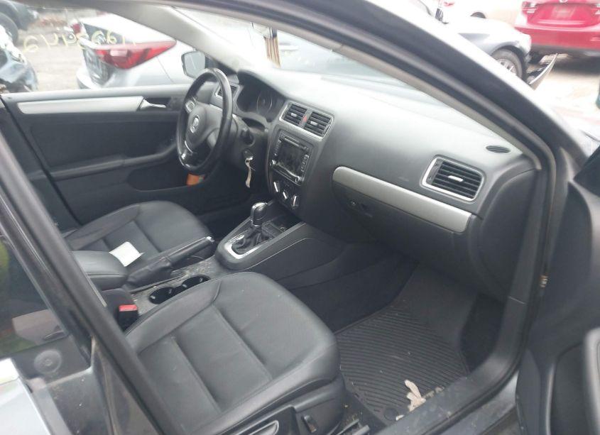 Photo 5 of 2013 Volkswagen Jetta 2.5L SE (VIN 3VWDP7AJ0DM365730)