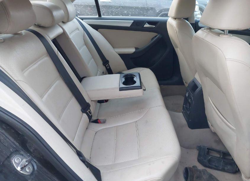 Photo 8 of 2013 Volkswagen Jetta 2.5L SE (VIN 3VWDP7AJ0DM379028)