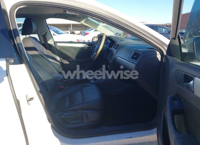 Photo 5 of 2013 Volkswagen Jetta 2.5L SE (VIN 3VWDP7AJ0DM381264)