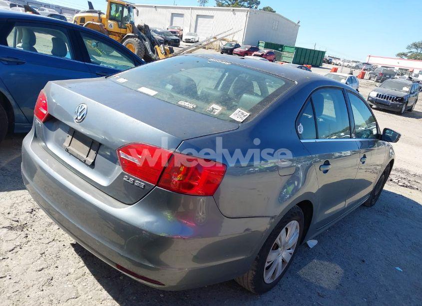 Photo 4 of 2013 Volkswagen Jetta 2.5L SE (VIN 3VWDP7AJ0DM406566)