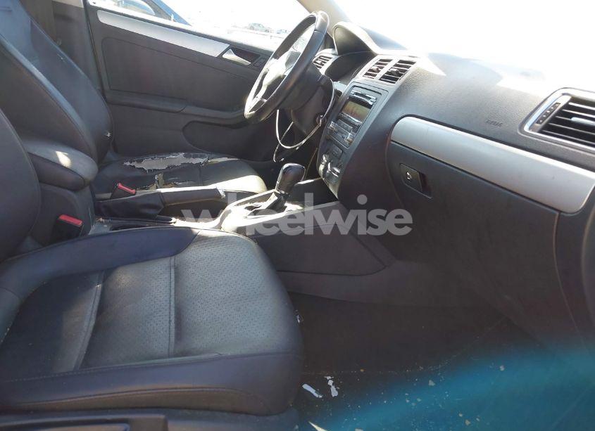 Photo 5 of 2013 Volkswagen Jetta 2.5L SE (VIN 3VWDP7AJ0DM406566)