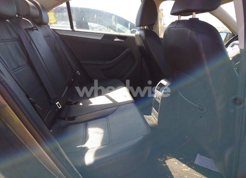 Photo 8 of 2013 Volkswagen Jetta 2.5L SE (VIN 3VWDP7AJ0DM406566)