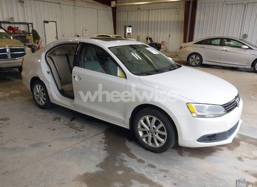 2013 Volkswagen Jetta 2.5L SE (VIN 3VWDP7AJ0DM439860) main photo