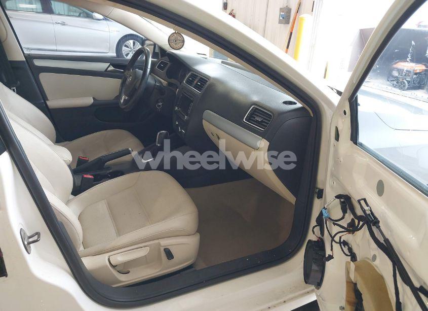 Photo 5 of 2013 Volkswagen Jetta 2.5L SE (VIN 3VWDP7AJ0DM439860)
