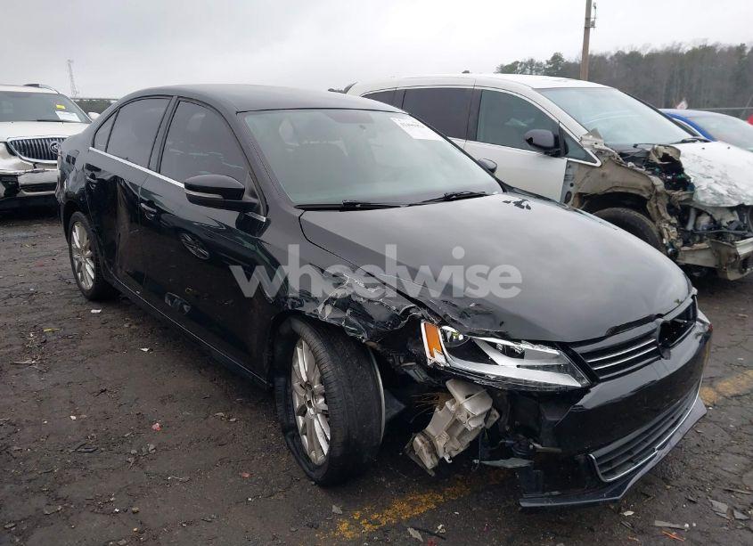 2013 Volkswagen Jetta 2.5L SE (VIN 3VWDP7AJ0DM449031) main photo