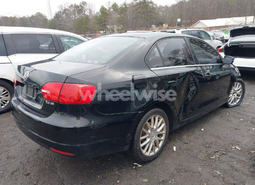 Photo 4 of 2013 Volkswagen Jetta 2.5L SE (VIN 3VWDP7AJ0DM449031)