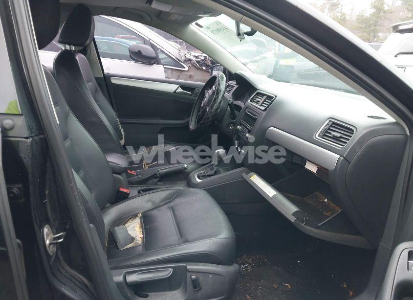 Photo 5 of 2013 Volkswagen Jetta 2.5L SE (VIN 3VWDP7AJ0DM449031)