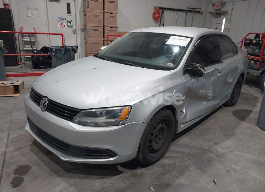 Photo 2 of 2012 Volkswagen Jetta 2.5L SE (VIN 3VWDP7AJ1CM050062)
