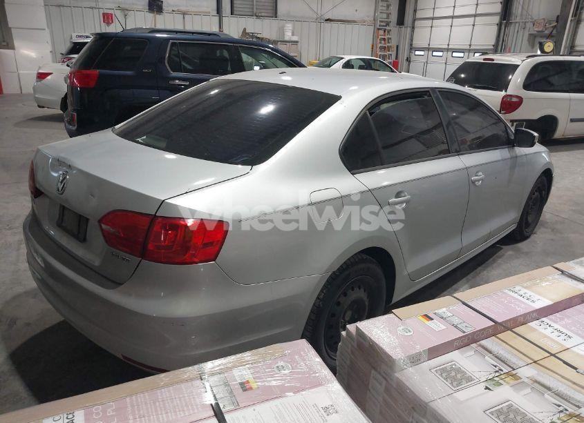 Photo 4 of 2012 Volkswagen Jetta 2.5L SE (VIN 3VWDP7AJ1CM050062)